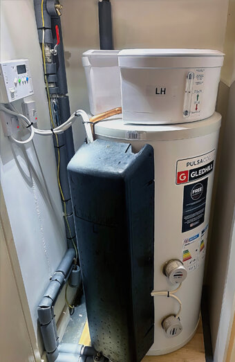 https://warwickhotwater.com.au/uploads/2025/06/electric-hot-water-system-70649.jpg