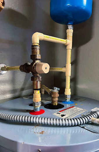 https://warwickhotwater.com.au/uploads/2025/06/electric-hot-water-system-73015.jpg