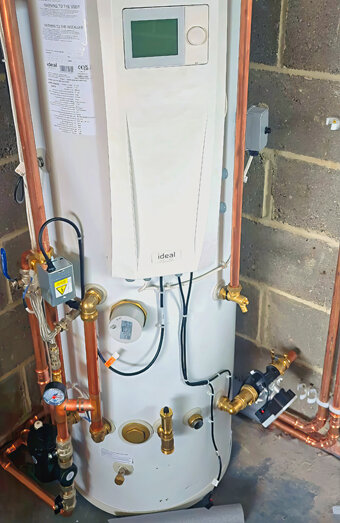 https://warwickhotwater.com.au/uploads/2025/06/gas-hot-water-system-13675.jpg