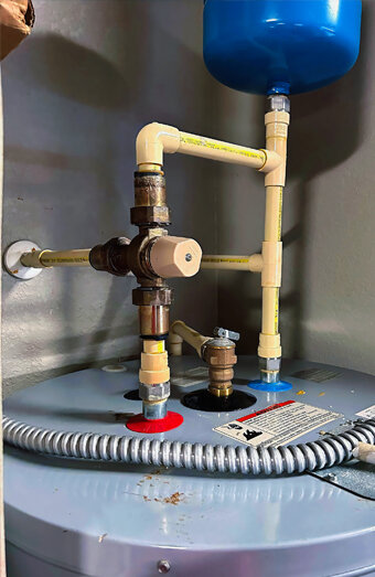 https://warwickhotwater.com.au/uploads/2025/06/gas-hot-water-system-35892.jpg