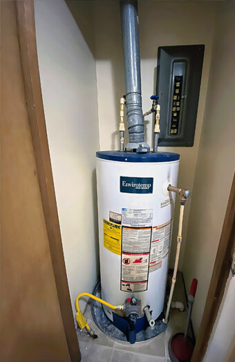 https://warwickhotwater.com.au/uploads/2025/06/gas-hot-water-system-40702.jpg